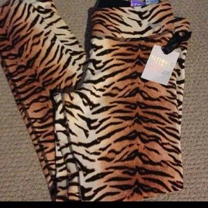 LOOKING TO BUY FOR CHRISTMAS - PLEASE HELP ME!